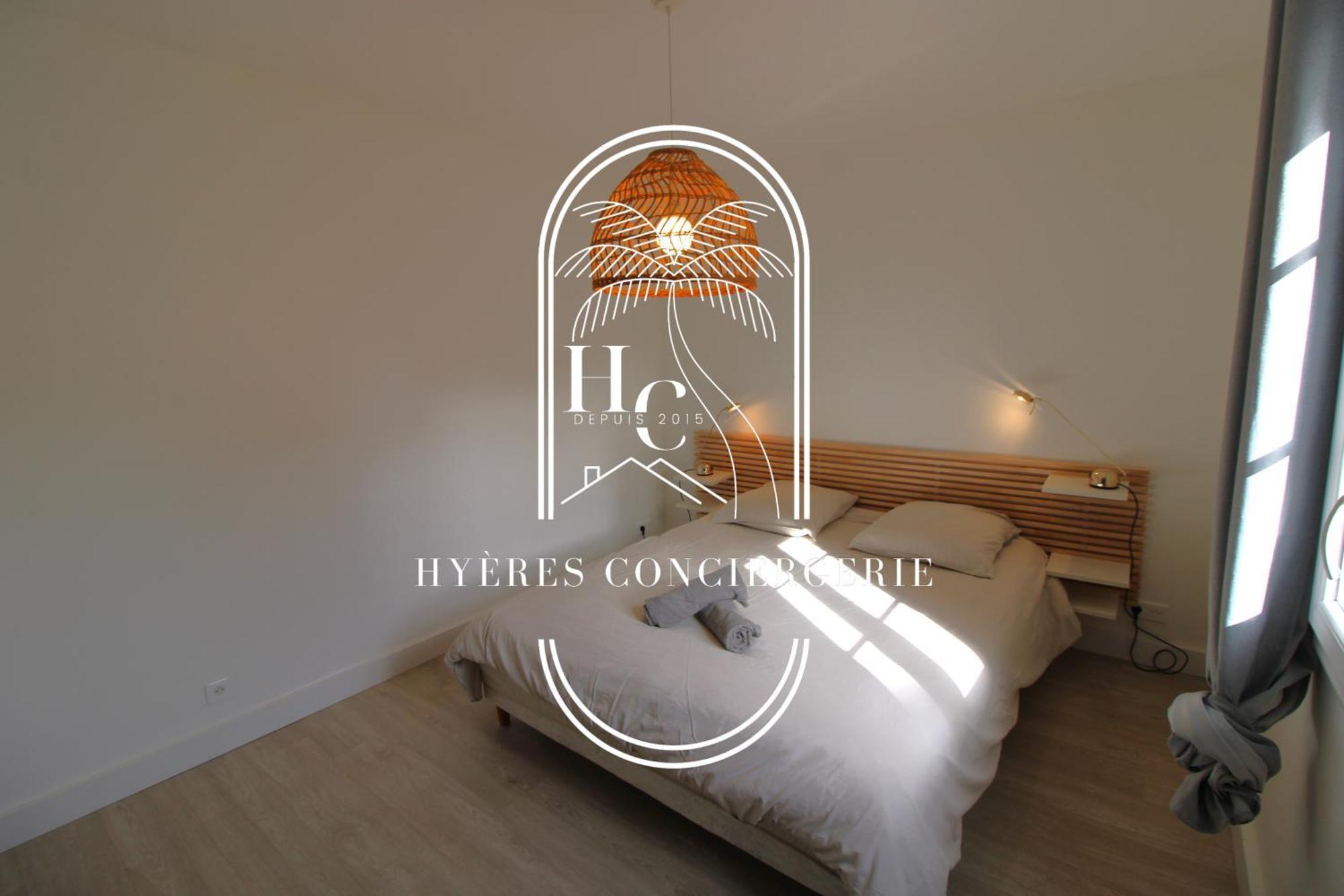 Duplex Au Coeur Du Port D'Hyeres- Plages Parking By Hc Luaran gambar