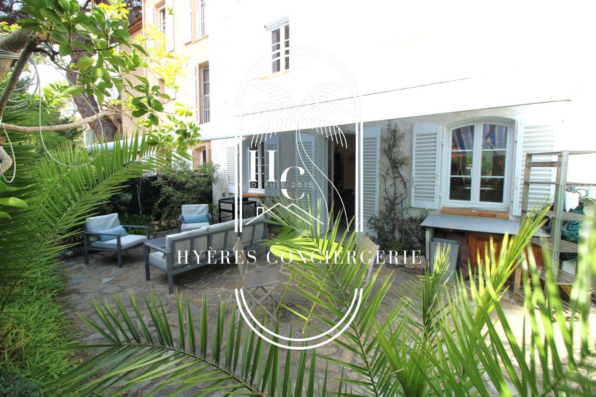 Duplex Au Coeur Du Port D'Hyeres- Plages Parking By Hc Luaran gambar