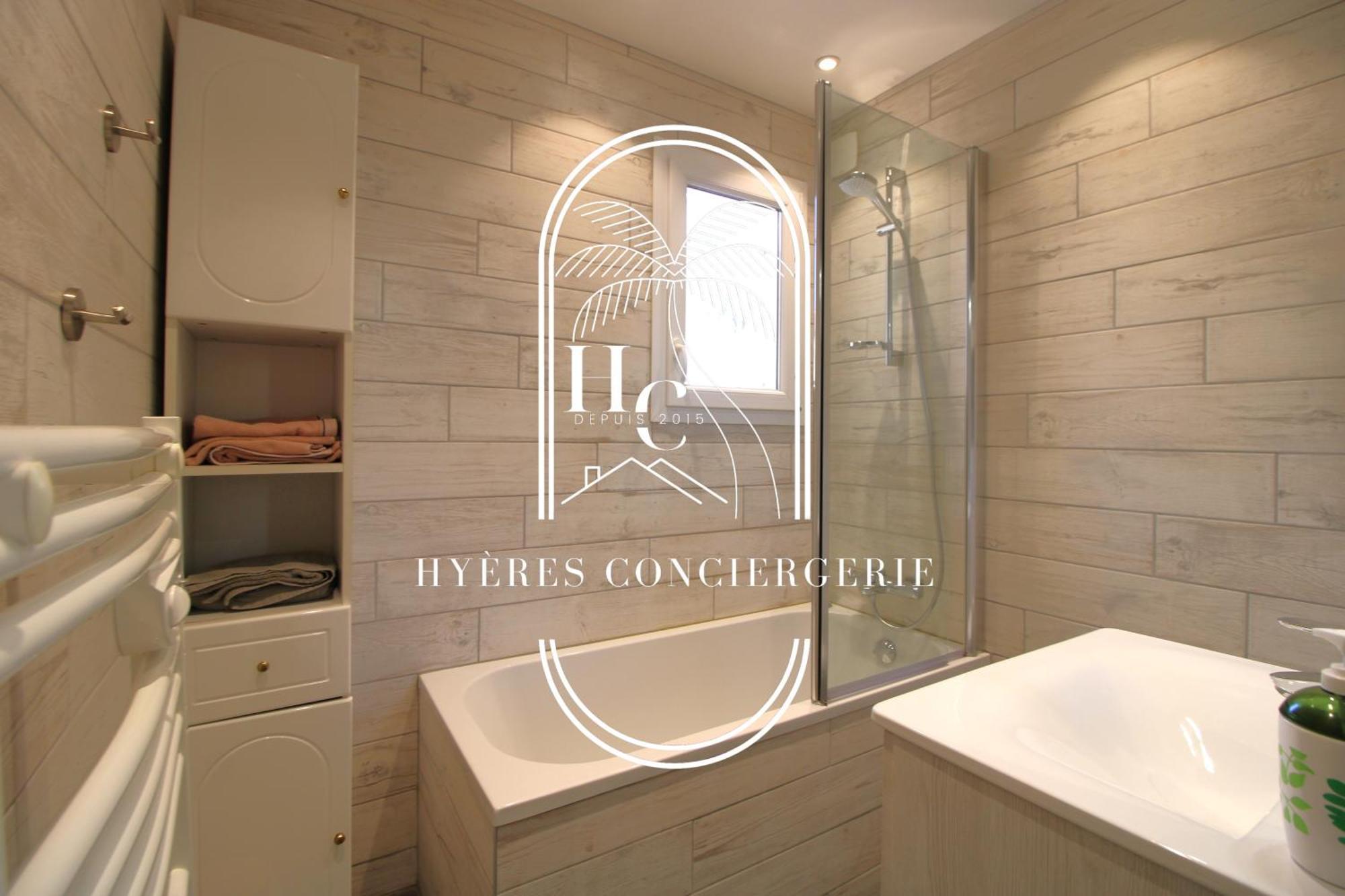Duplex Au Coeur Du Port D'Hyeres- Plages Parking By Hc Luaran gambar