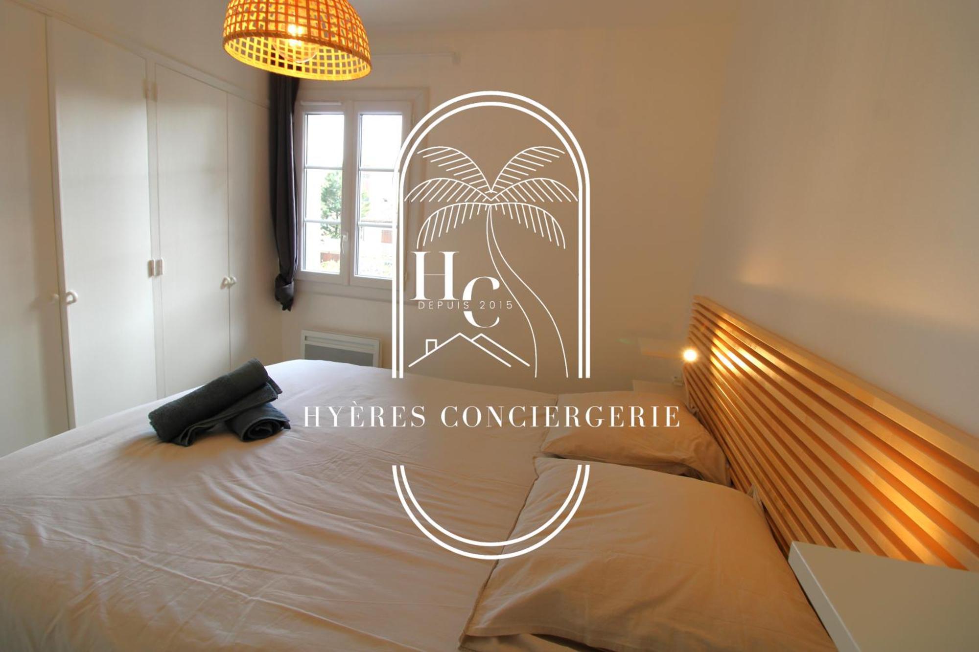 Duplex Au Coeur Du Port D'Hyeres- Plages Parking By Hc Luaran gambar